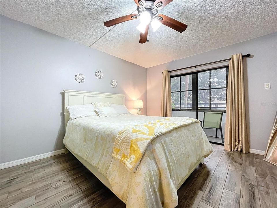 For Sale: $184,000 (2 beds, 2 baths, 955 Square Feet)