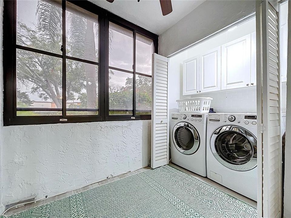 For Sale: $184,000 (2 beds, 2 baths, 955 Square Feet)