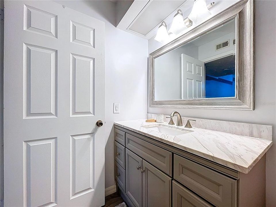 For Sale: $184,000 (2 beds, 2 baths, 955 Square Feet)