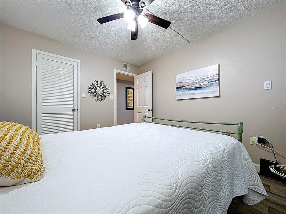 For Sale: $184,000 (2 beds, 2 baths, 955 Square Feet)