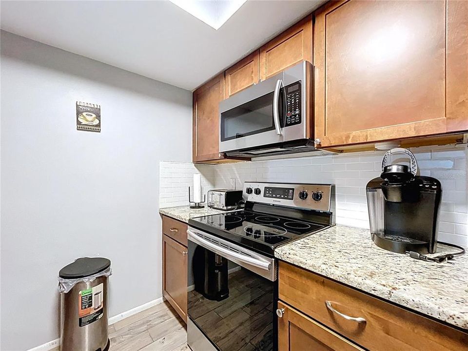 For Sale: $184,000 (2 beds, 2 baths, 955 Square Feet)