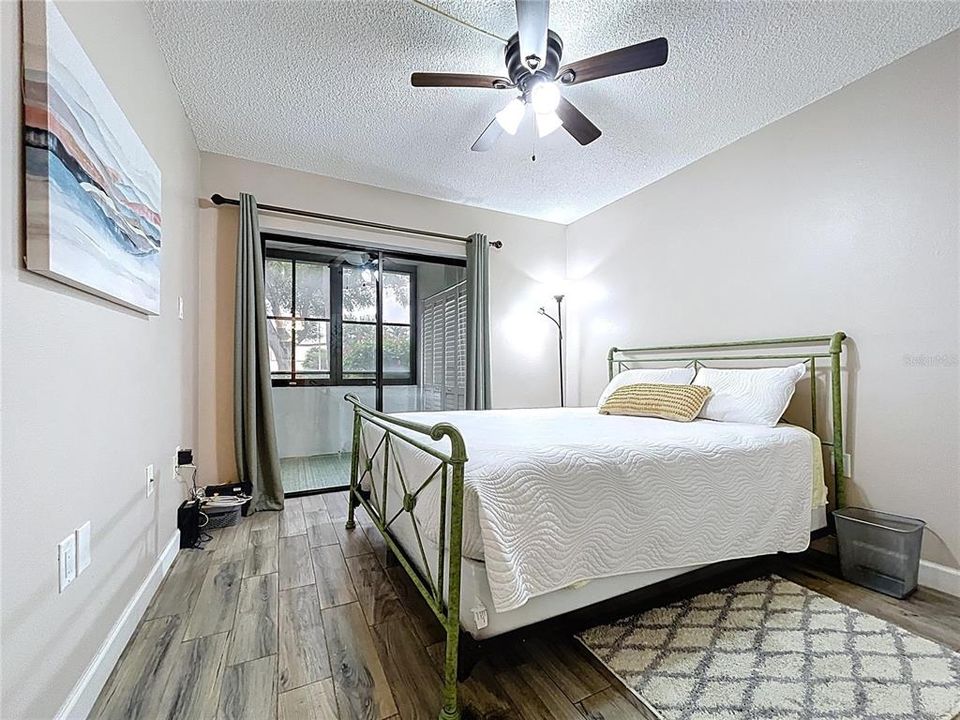 For Sale: $184,000 (2 beds, 2 baths, 955 Square Feet)