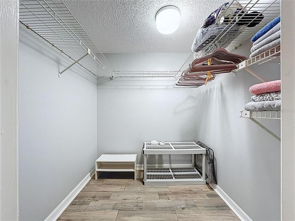 For Sale: $184,000 (2 beds, 2 baths, 955 Square Feet)