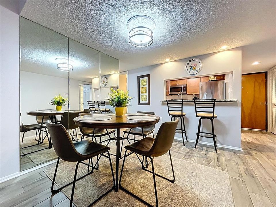 For Sale: $184,000 (2 beds, 2 baths, 955 Square Feet)