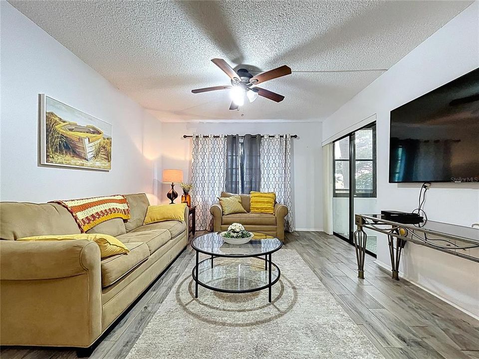 For Sale: $184,000 (2 beds, 2 baths, 955 Square Feet)