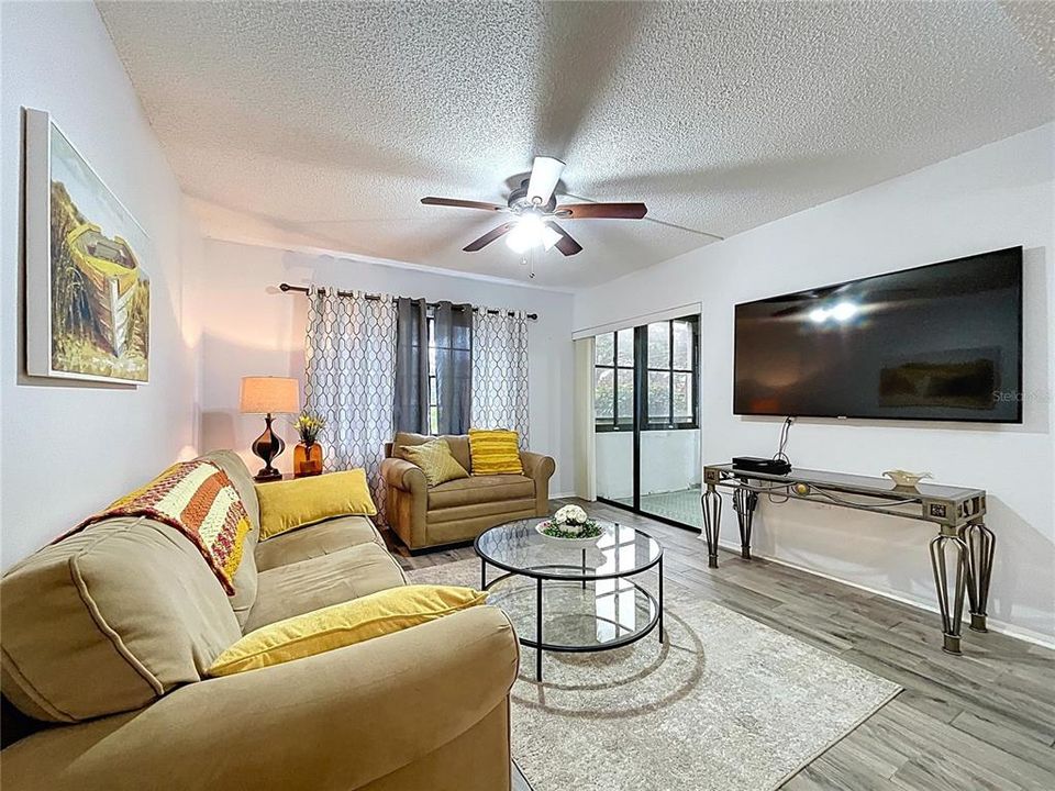 For Sale: $184,000 (2 beds, 2 baths, 955 Square Feet)