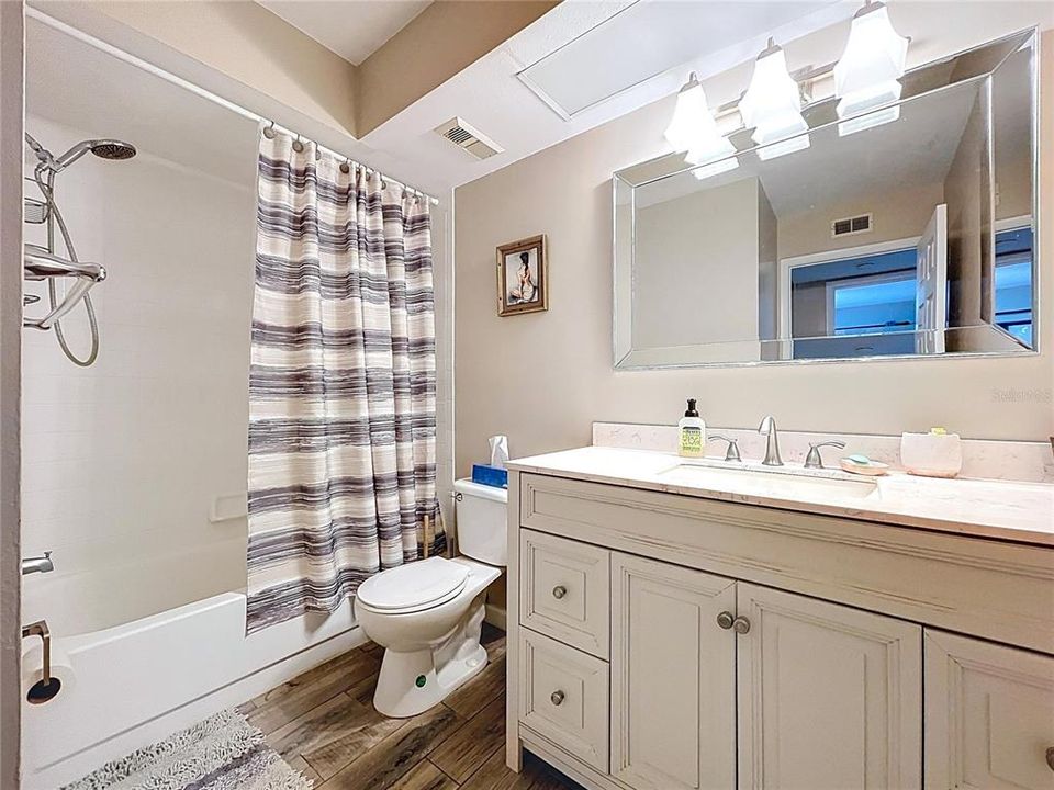 For Sale: $184,000 (2 beds, 2 baths, 955 Square Feet)