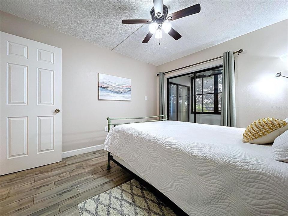 For Sale: $184,000 (2 beds, 2 baths, 955 Square Feet)