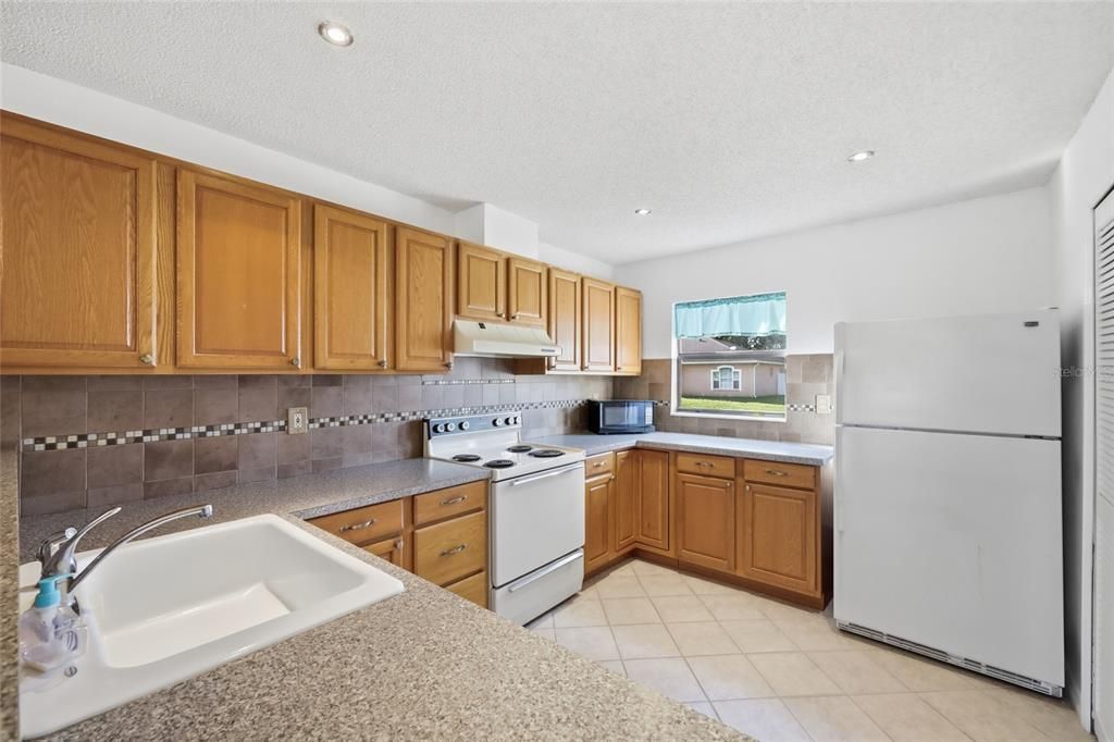 合同活跃: $249,990 (3 贝兹, 2 浴室, 1329 平方英尺)