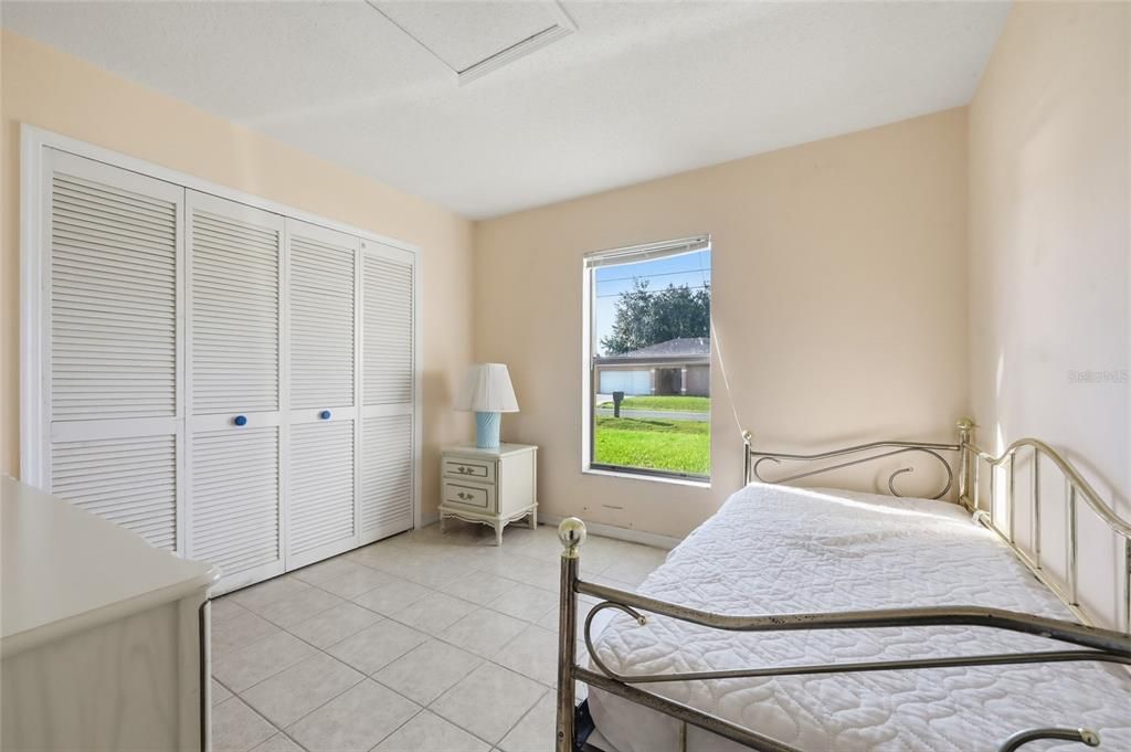 合同活跃: $249,990 (3 贝兹, 2 浴室, 1329 平方英尺)