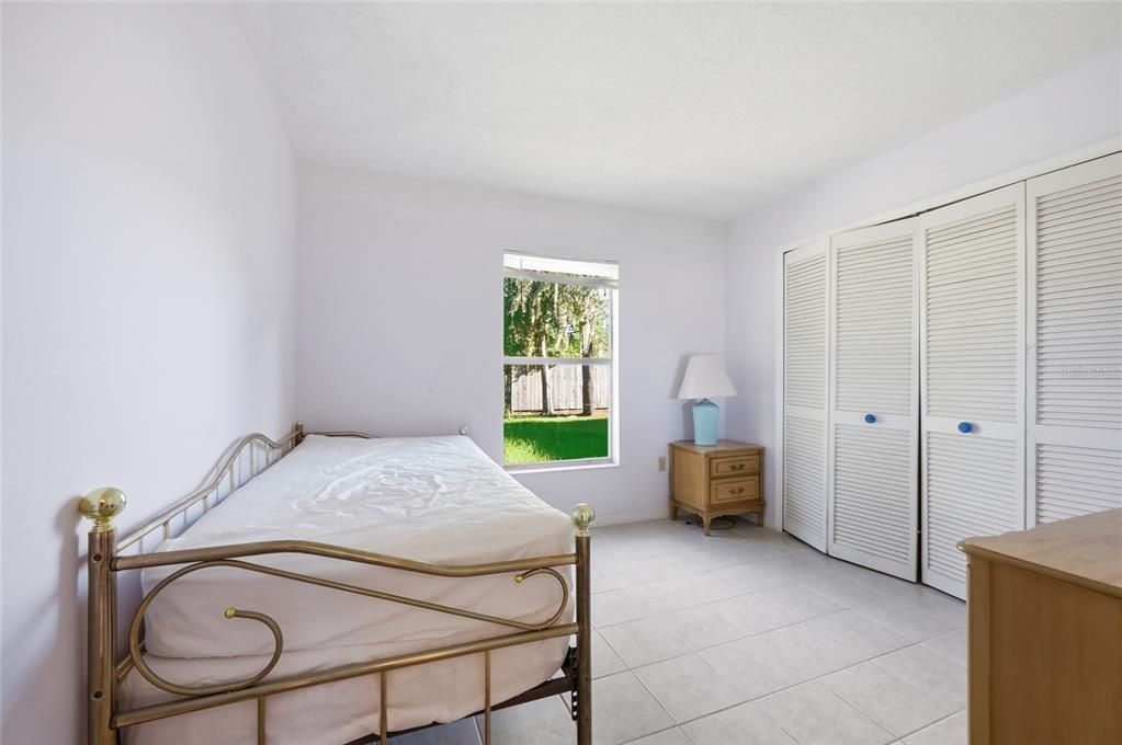 合同活跃: $249,990 (3 贝兹, 2 浴室, 1329 平方英尺)