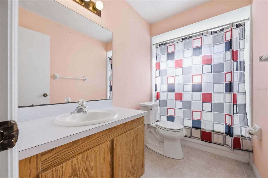 合同活跃: $249,990 (3 贝兹, 2 浴室, 1329 平方英尺)