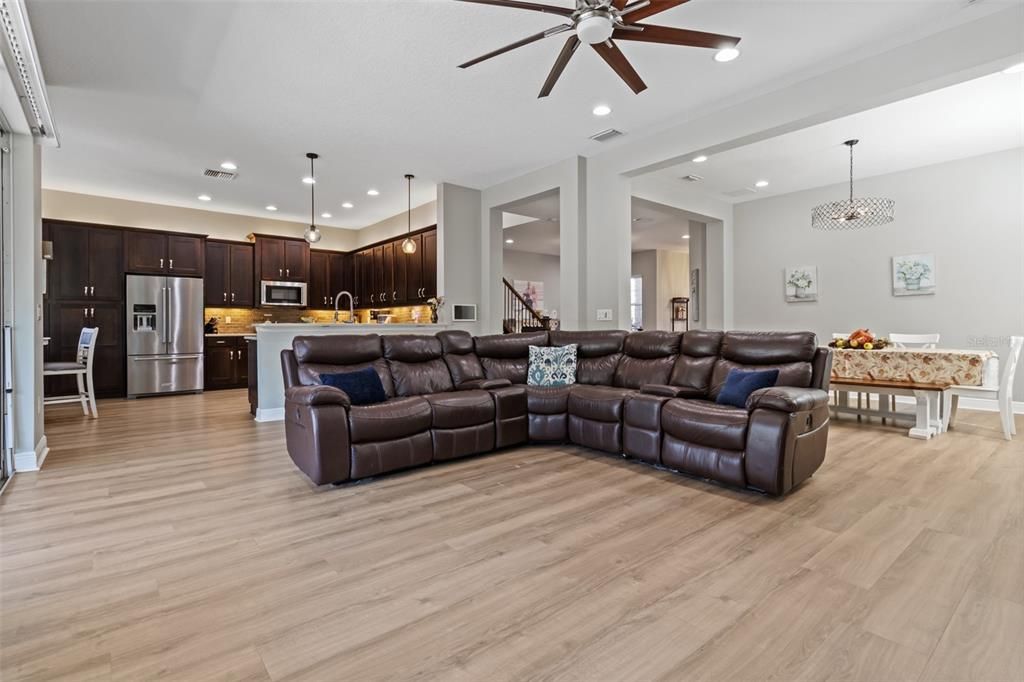 待售: $799,000 (5 贝兹, 4 浴室, 3381 平方英尺)