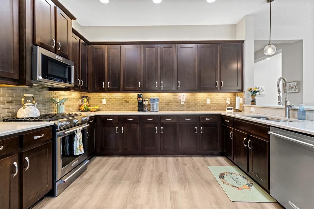 待售: $799,000 (5 贝兹, 4 浴室, 3381 平方英尺)