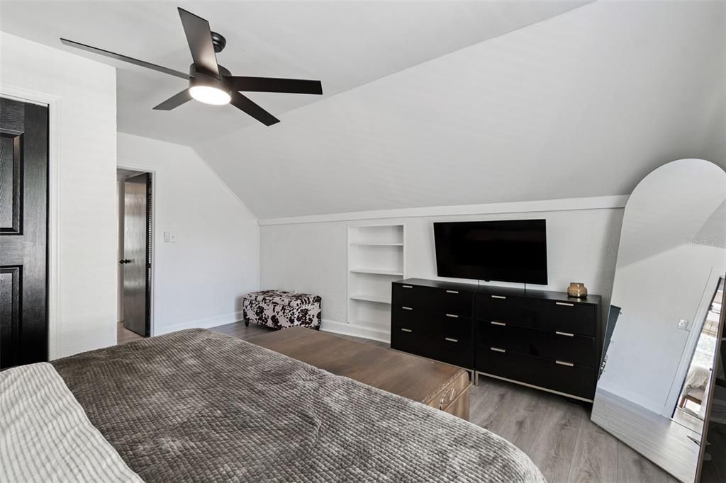 For Sale: $637,500 (4 beds, 2 baths, 1676 Square Feet)