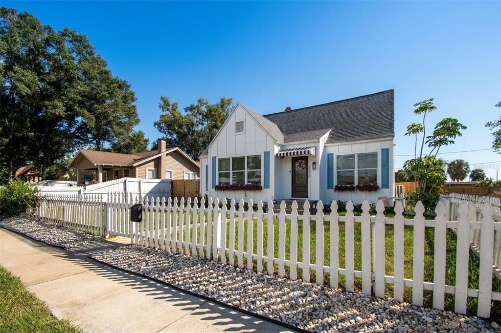 For Sale: $637,500 (4 beds, 2 baths, 1676 Square Feet)