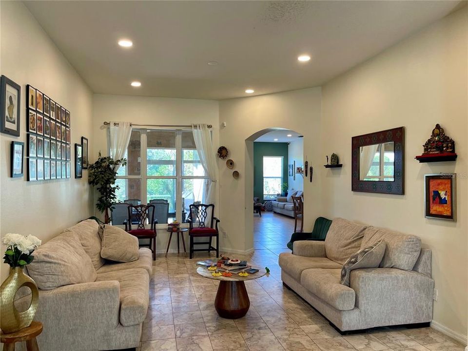 出租: $3,200 (4 贝兹, 2 浴室, 2431 平方英尺)