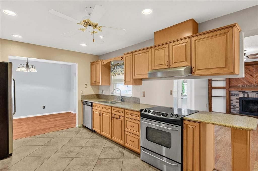 Active With Contract: $399,000 (3 beds, 2 baths, 1450 Square Feet)