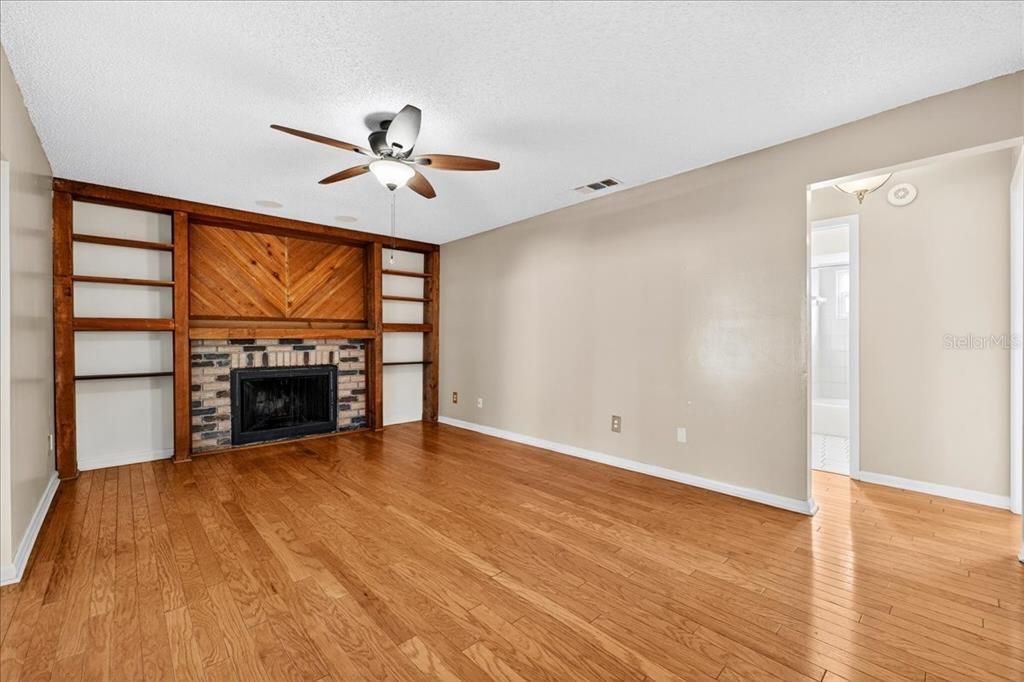 Active With Contract: $399,000 (3 beds, 2 baths, 1450 Square Feet)