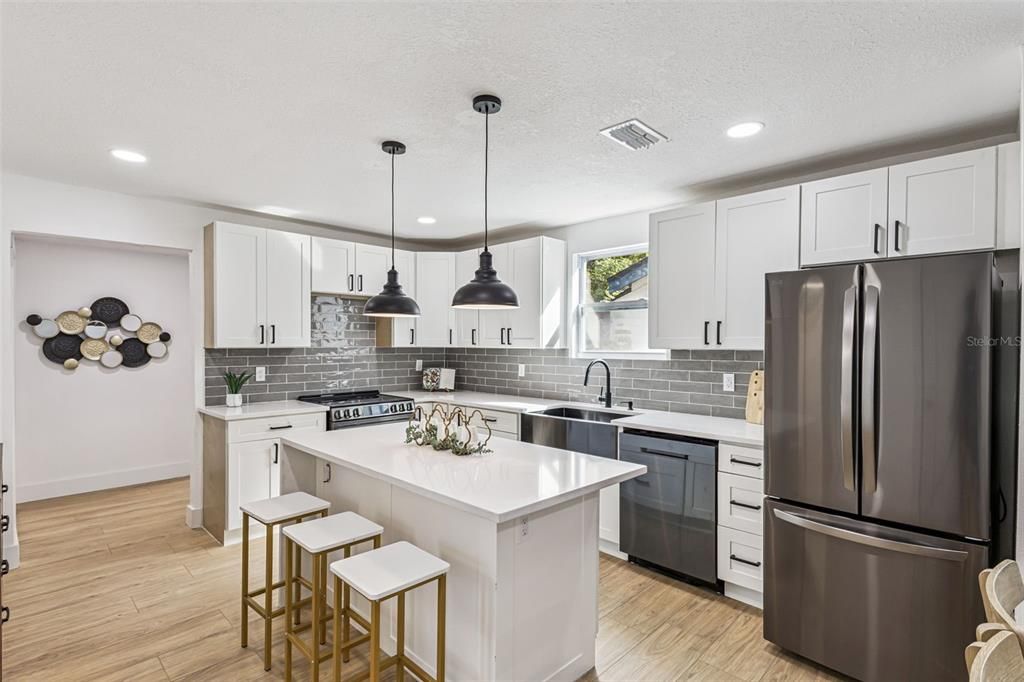 For Sale: $355,000 (4 beds, 2 baths, 1264 Square Feet)