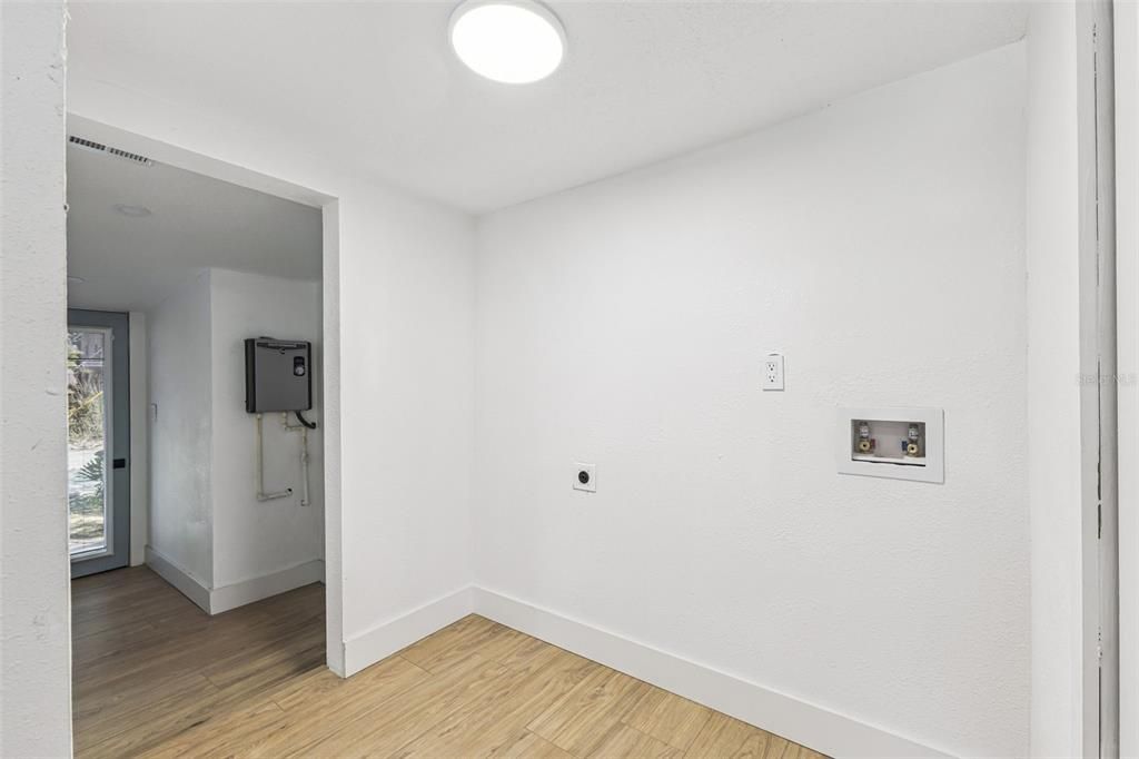 For Sale: $355,000 (4 beds, 2 baths, 1264 Square Feet)