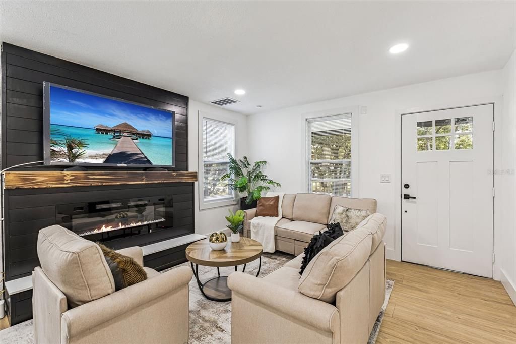 For Sale: $355,000 (4 beds, 2 baths, 1264 Square Feet)