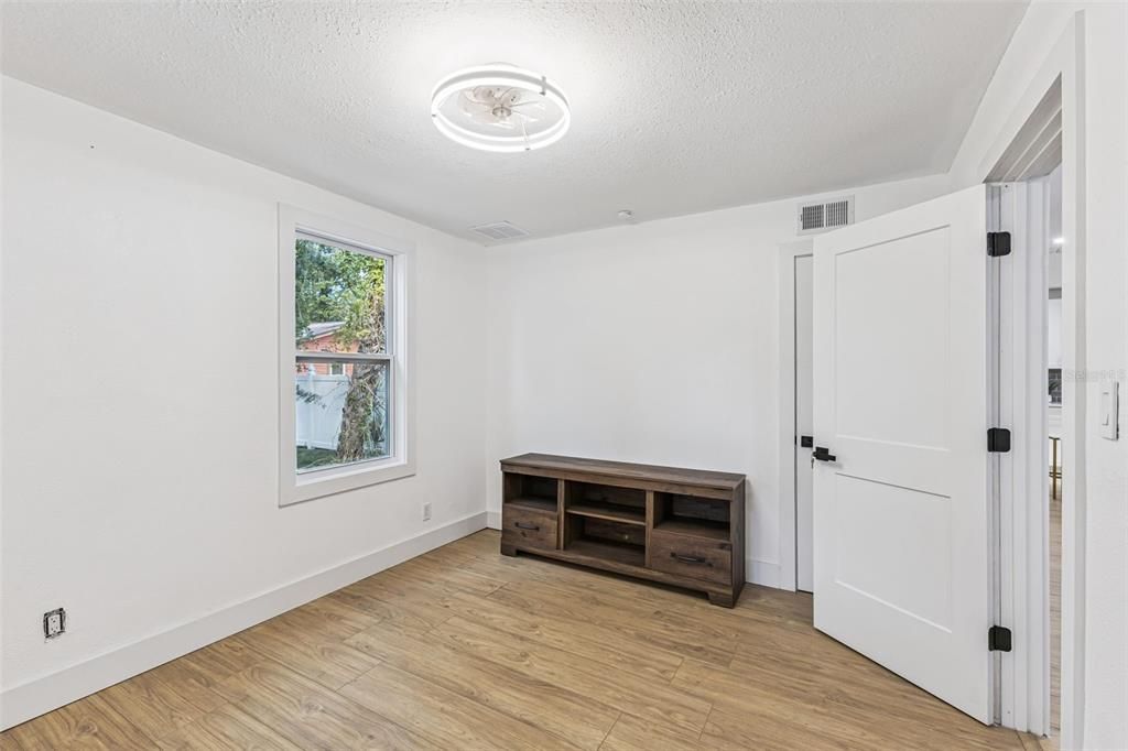 For Sale: $355,000 (4 beds, 2 baths, 1264 Square Feet)