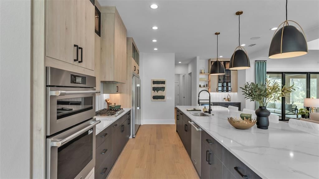 For Sale: $2,192,000 (5 beds, 4 baths, 4436 Square Feet)