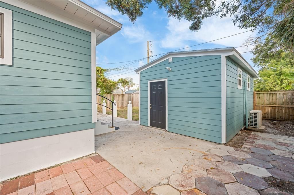 Active With Contract: $459,900 (2 beds, 2 baths, 1394 Square Feet)