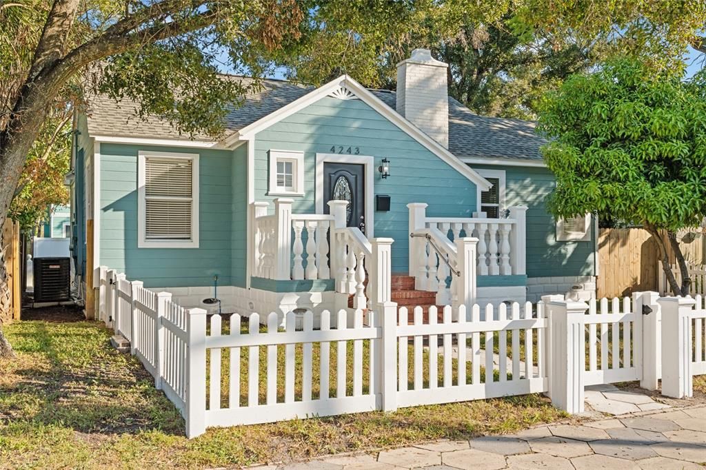 Active With Contract: $459,900 (2 beds, 2 baths, 1394 Square Feet)