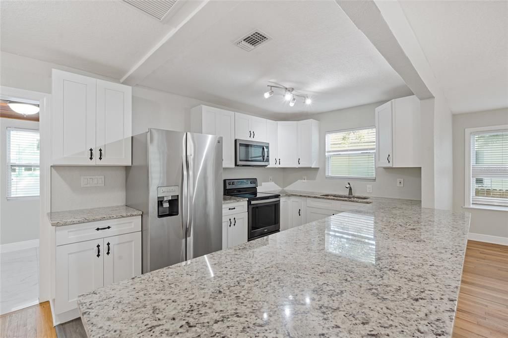 Active With Contract: $459,900 (2 beds, 2 baths, 1394 Square Feet)