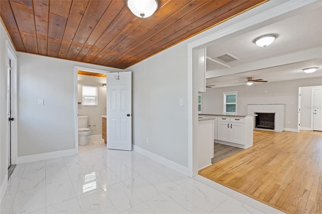 Active With Contract: $459,900 (2 beds, 2 baths, 1394 Square Feet)