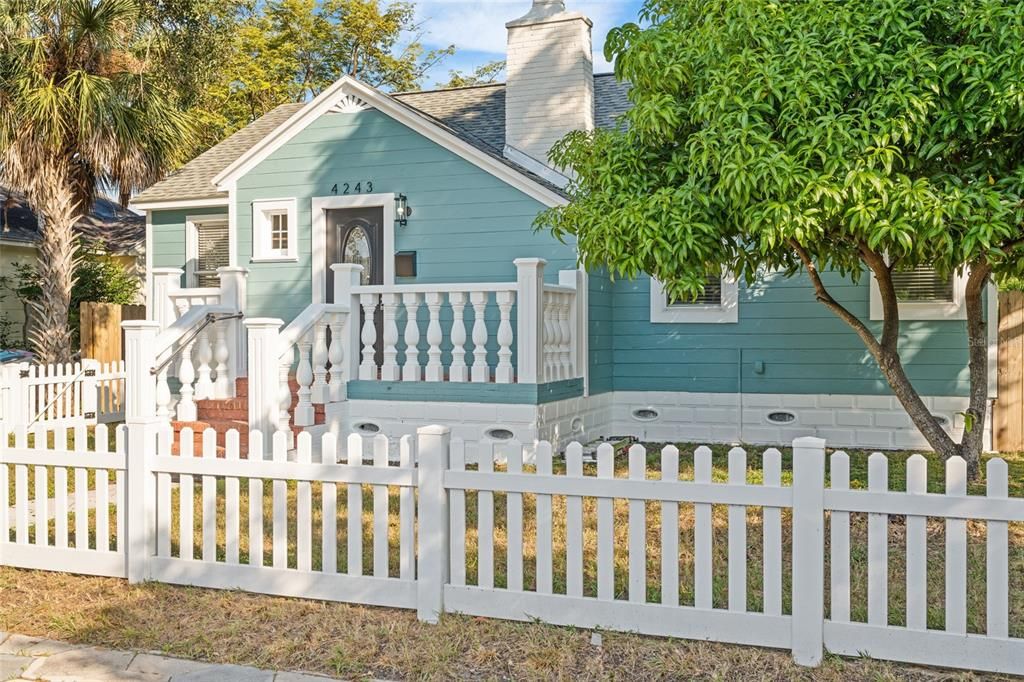 Active With Contract: $459,900 (2 beds, 2 baths, 1394 Square Feet)