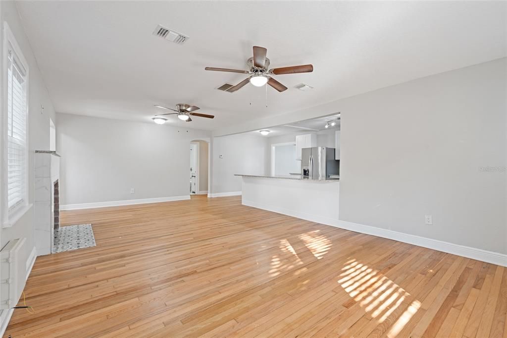 Active With Contract: $459,900 (2 beds, 2 baths, 1394 Square Feet)