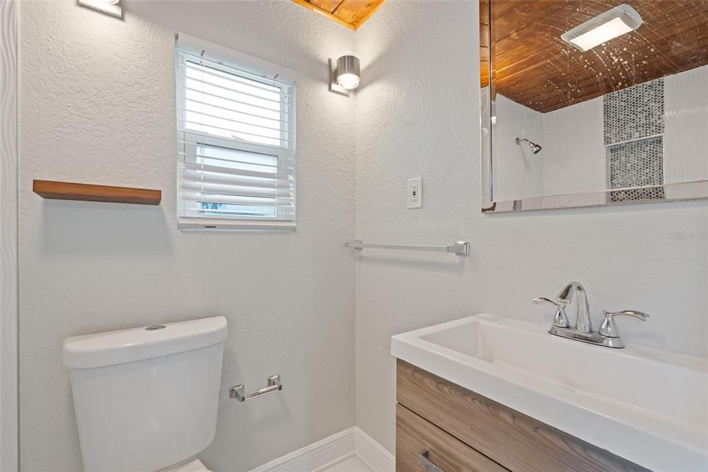 Active With Contract: $459,900 (2 beds, 2 baths, 1394 Square Feet)