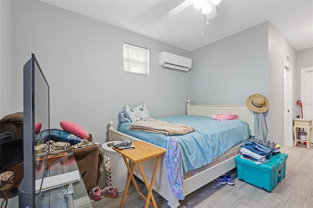 Active With Contract: $459,900 (2 beds, 2 baths, 1394 Square Feet)