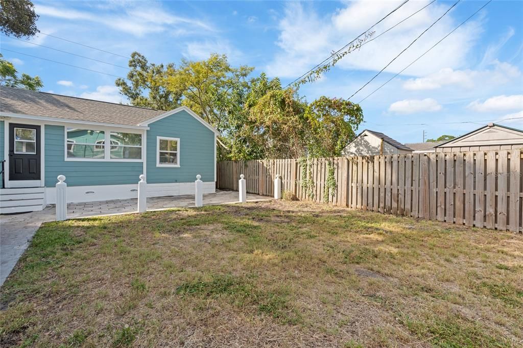 Active With Contract: $459,900 (2 beds, 2 baths, 1394 Square Feet)