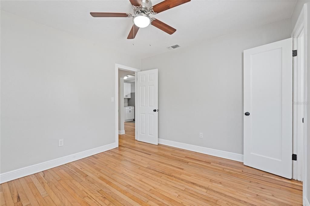 Active With Contract: $459,900 (2 beds, 2 baths, 1394 Square Feet)