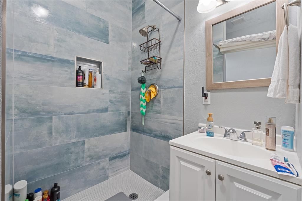 Active With Contract: $459,900 (2 beds, 2 baths, 1394 Square Feet)