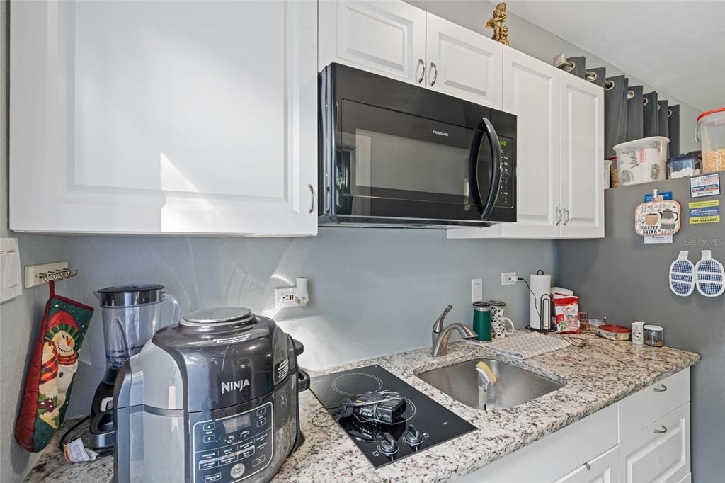 Active With Contract: $459,900 (2 beds, 2 baths, 1394 Square Feet)
