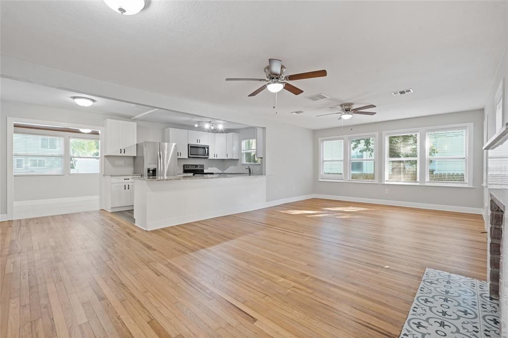 Active With Contract: $459,900 (2 beds, 2 baths, 1394 Square Feet)