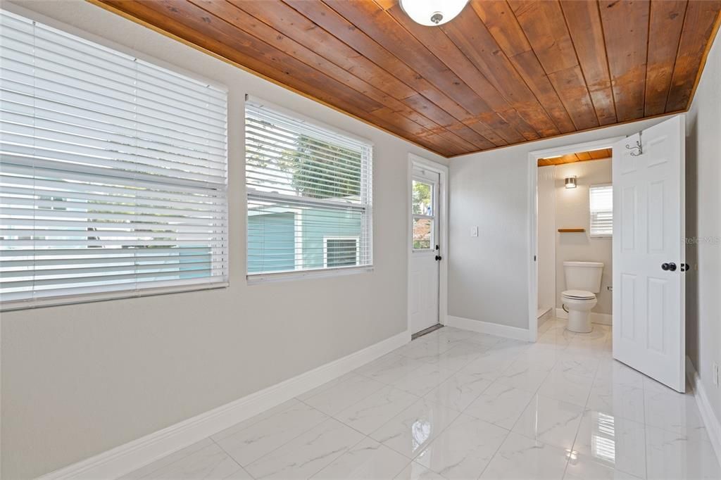 Active With Contract: $459,900 (2 beds, 2 baths, 1394 Square Feet)