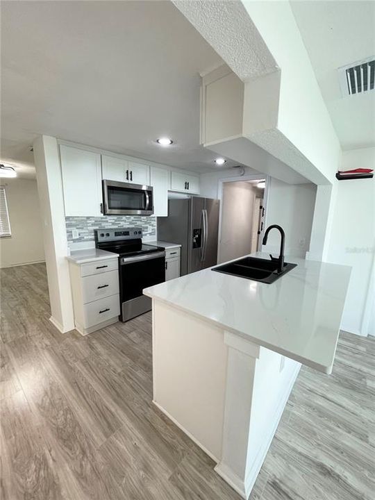 For Rent: $1,750 (3 beds, 1 baths, 864 Square Feet)