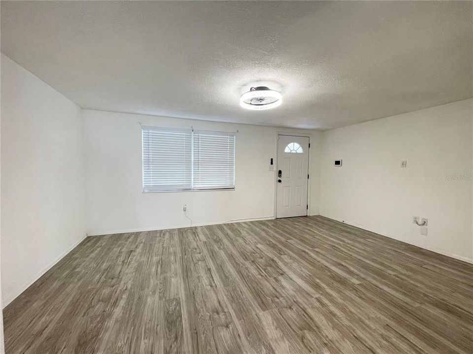 For Rent: $1,750 (3 beds, 1 baths, 864 Square Feet)