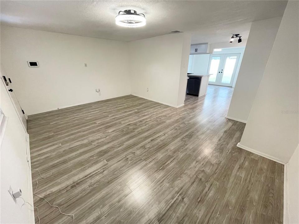 For Rent: $1,750 (3 beds, 1 baths, 864 Square Feet)