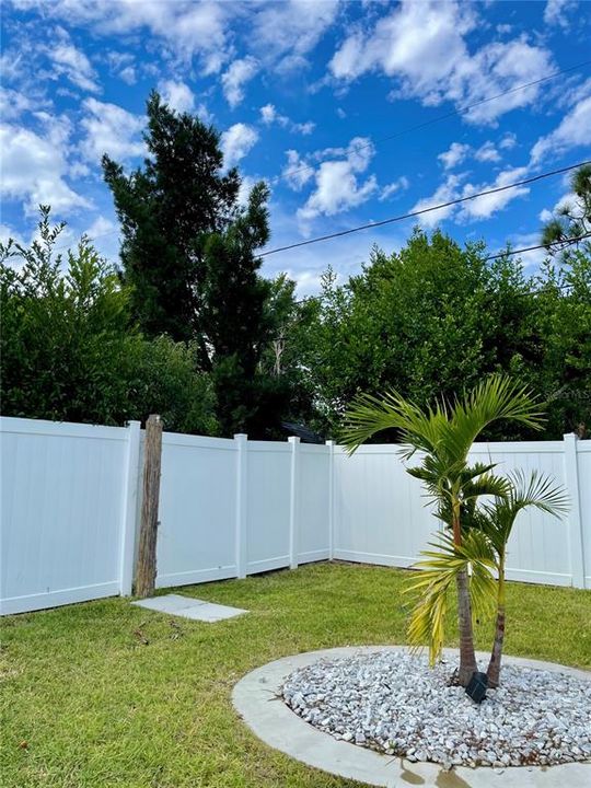 For Rent: $1,750 (3 beds, 1 baths, 864 Square Feet)