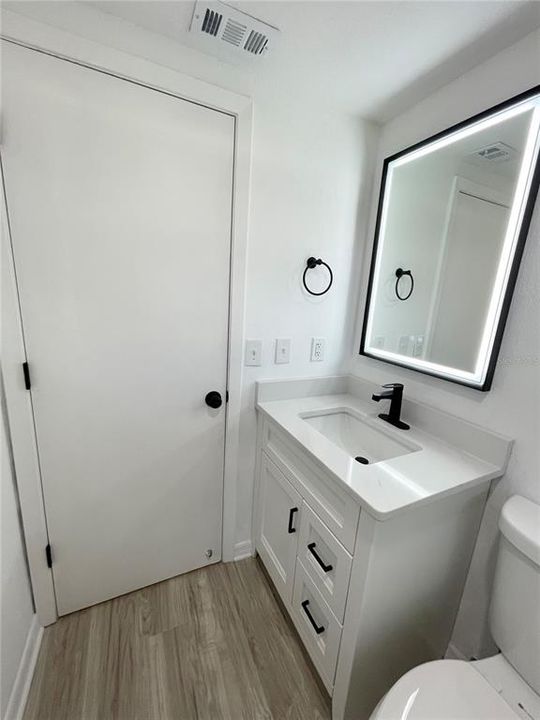 For Rent: $1,750 (3 beds, 1 baths, 864 Square Feet)