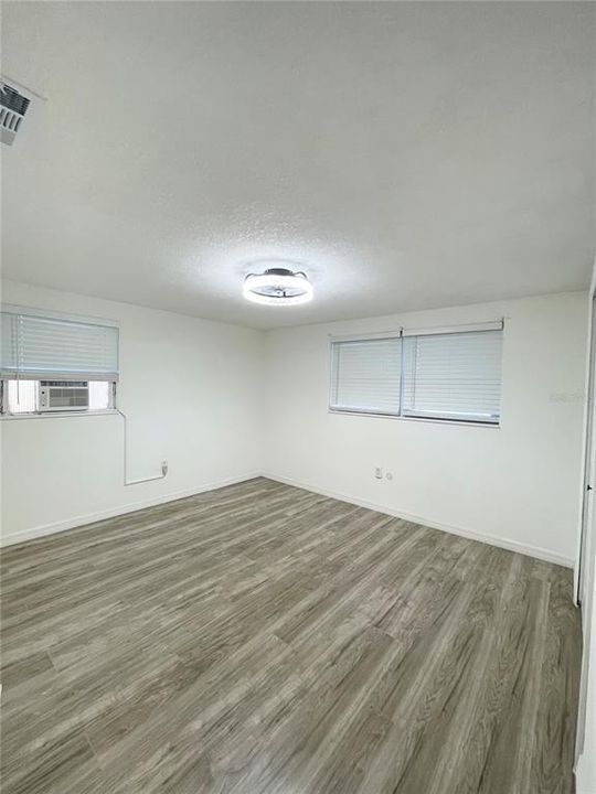 For Rent: $1,750 (3 beds, 1 baths, 864 Square Feet)