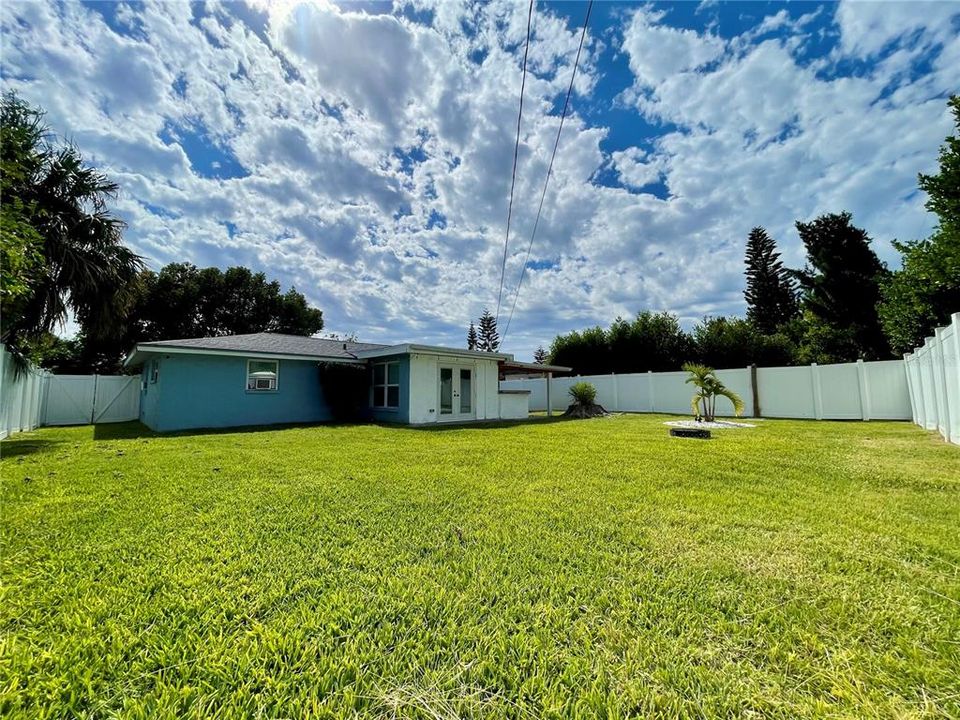 For Rent: $1,750 (3 beds, 1 baths, 864 Square Feet)