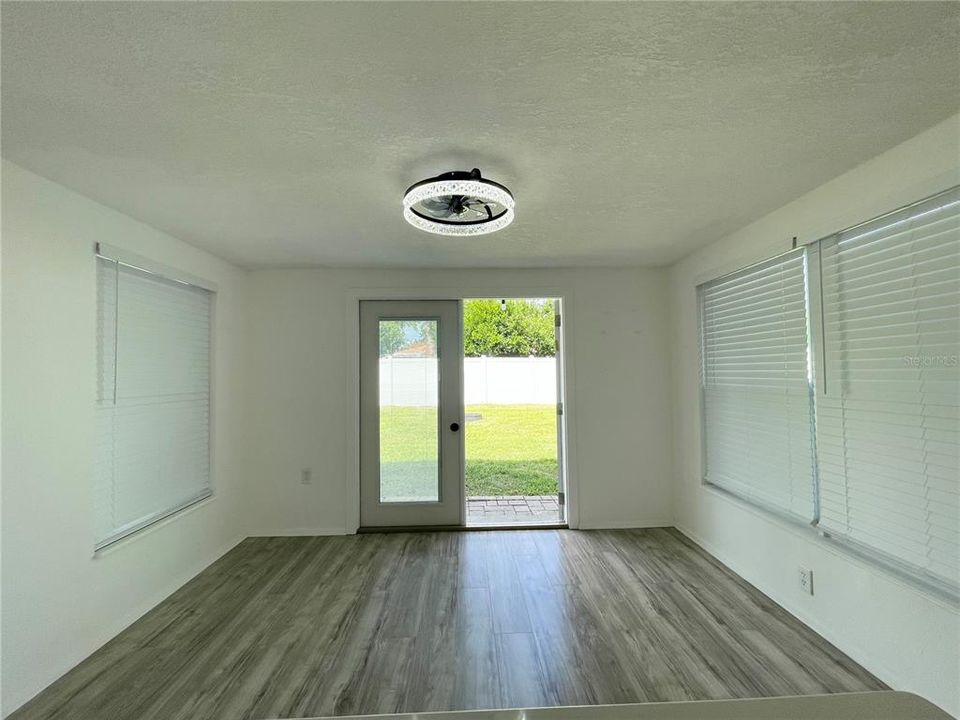 For Rent: $1,750 (3 beds, 1 baths, 864 Square Feet)